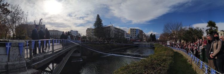 Ο αγιασμός των υδάτων στην πόλη των Τρικάλων (φωτό-video)