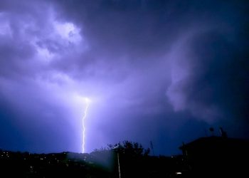 Καιρός: Συνεχίζονται την Κυριακή οι βροχές και οι καταιγίδες – Πού θα δημιουργηθούν προβλήματα