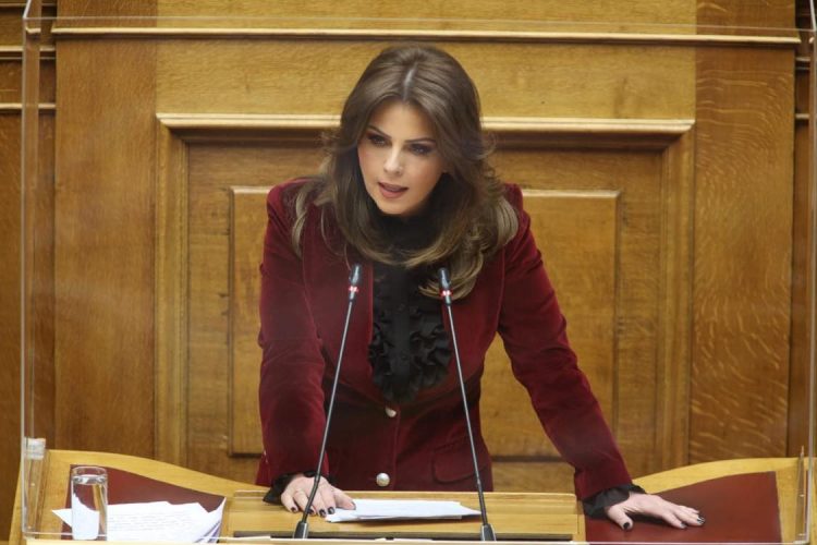 Κατερίνα Παπακώστα: Άγριο ‘’σφυροκόπημα’’ στο ΣΥΡΙΖΑ, για την πρόταση μομφής κατά της Κυβέρνησης