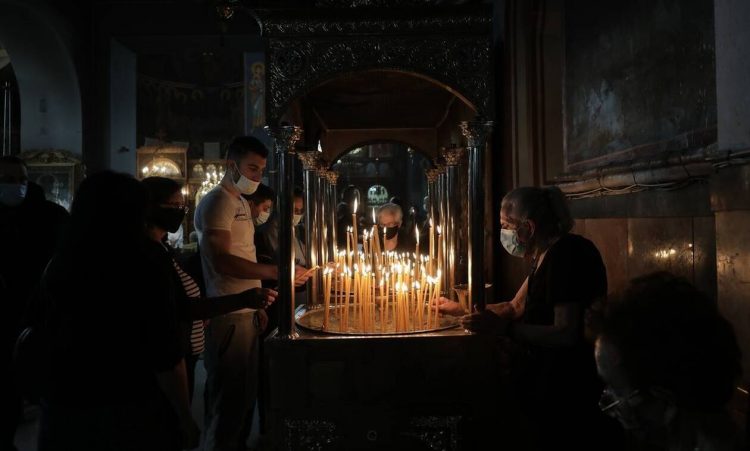 Ημαθία: Πρόστιμο σε ιερέα που επέτρεψε την είσοδο πιστών στην εκκλησία χωρίς πιστοποιητικά