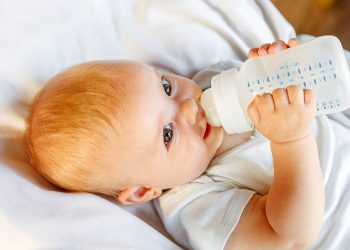 Μπορούν τα βρέφη να πίνουν κρύο γάλα; Πλεονεκτήματα και μειονεκτήματα