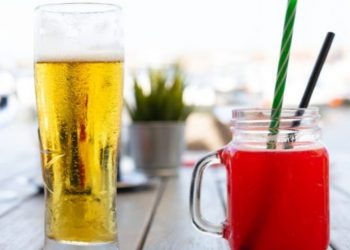 Τα τέσσερα ροφήματα και ποτά που πρέπει να κόψετε για να μην ανεβαίνει η χοληστερόλη: Τι λέει διαιτολόγος