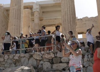 Τουρισμός για Όλους: Άρση υποχρέωσης υποβολής ενημεροτήτων – Ακατάσχετο και ασυμψήφιστο πληρωμών