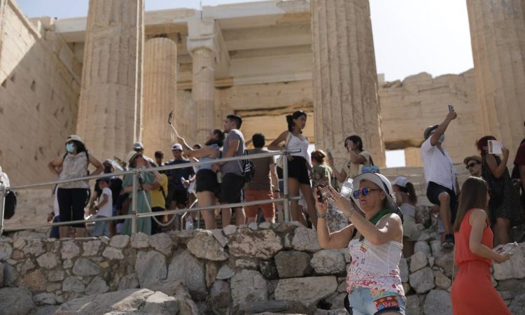 Τουρισμός για Όλους: Άρση υποχρέωσης υποβολής ενημεροτήτων – Ακατάσχετο και ασυμψήφιστο πληρωμών