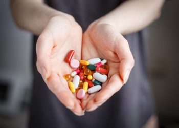 Τι βιταμίνες χρειάζεστε ανάλογα με την ηλικία σας: Διατροφή και συμπληρώματα – Όλα όσα πρέπει να θυμάστε