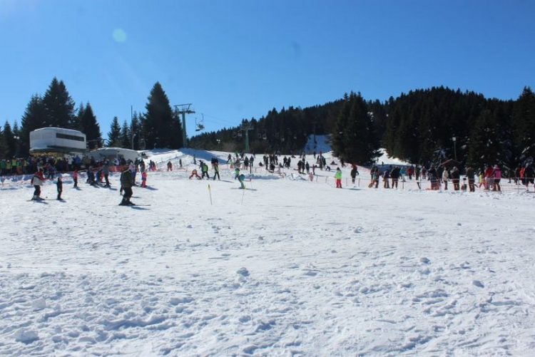 Κοσμοσυρροή κι αυτό το σαββατοκύριακο στο χιονοδρομικό κέντρο Περτουλίου