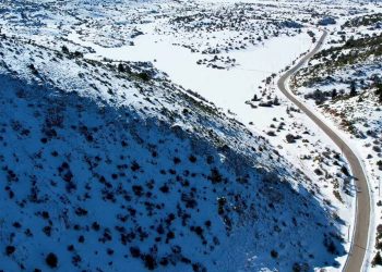 Η επιβλητική Ζήρεια και η παγωμένη λίμνη Δασίου (video)