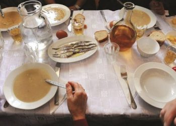 6 πράγματα που δεν πρέπει να κάνουμε μετά το φαγητό και η συνήθεια που καλό είναι να αποφεύγουμε