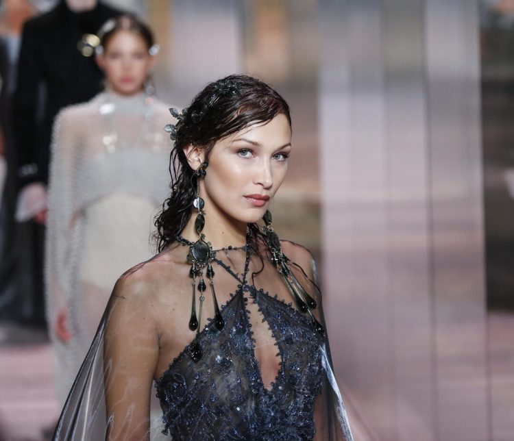 Κανένα serum, καμία κρέμα! Το μυστικό της Bella Hadid για τέλειο δέρμα