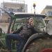 Με σύνθημα «Εργατιά αγροτιά μια φωνή και γροθιά» οι αγρότες με τα τρακτέρ τους κατέκλυσαν το κέντρο των Τρικάλων