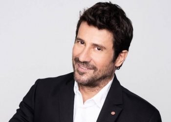 Ο Αλέξης Γεωργούλης κάνει το ντεμπούτο του και ως τραγουδιστής