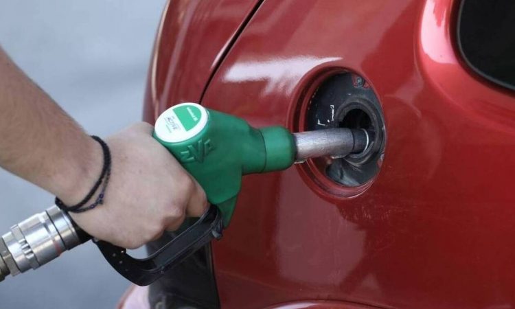 Δύο μισθούς «καίει» η εκτόξευση του ενεργειακού κόστους