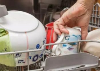 Πώς να κάνετε εσωτερικό καθαρισμό και απολύμανση στο πλυντήριο πιάτων