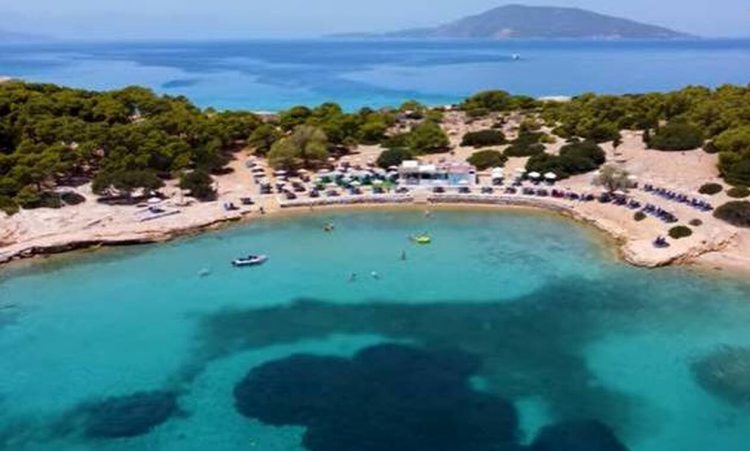 Μονή: Το παραδεισένιο νησί με το μυστικό τούνελ