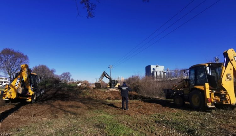 Δύο μικρά γήπεδα στον οικισμό Ρομά στο Κηπάκι