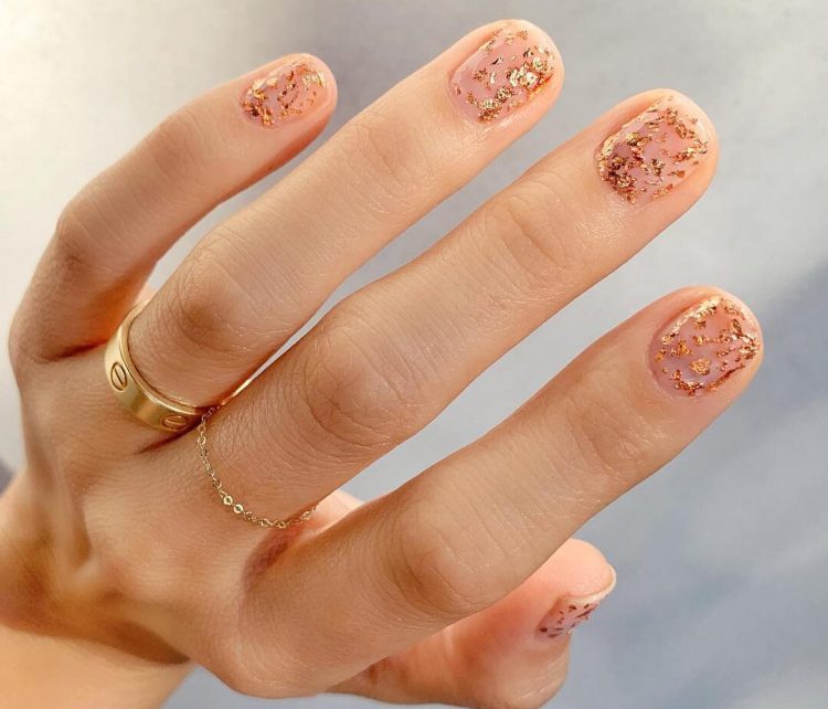 Και pastel και glam! Αυτά είναι τα top 6 color trends στα νύχια για την άνοιξη