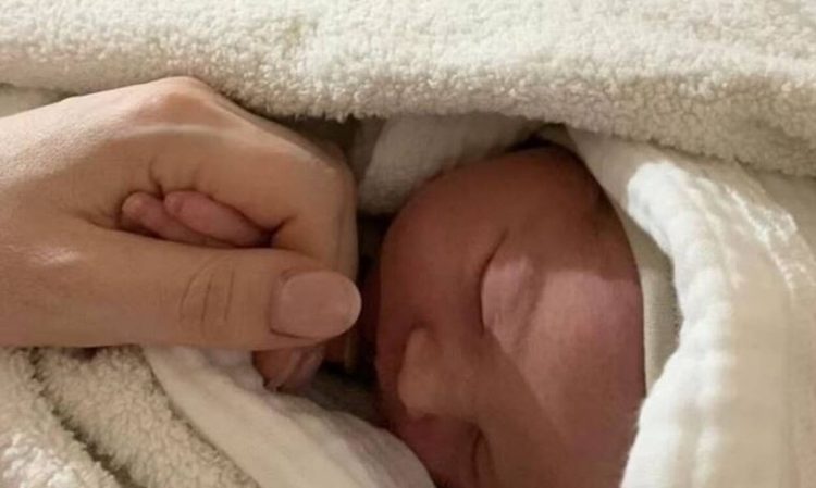 Το θαύμα της ζωής στο Κίεβο: Η μικρή Μία γεννήθηκε στο καταφύγιο εν μέσω βομβαρδισμών