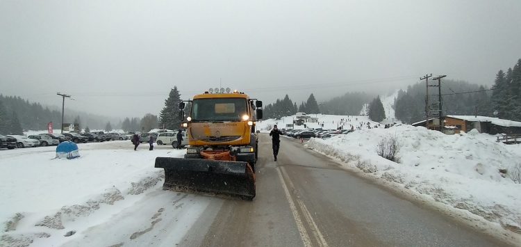Σε εξέλιξη επιχειρήσεις αποχιονισμού στα ορεινά της Θεσσαλίας- Αυξημένη επιφυλακή για το ύψος των νερών στα ποτάμια