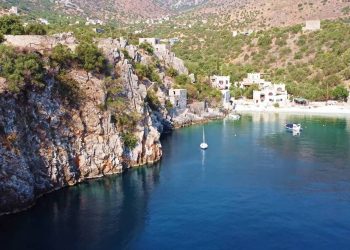 Το εντυπωσιακό χωριό της Μάνης που πρωταγωνίστησε στο διεθνή κινηματογράφο (video)