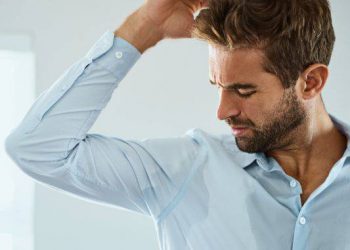 4 κόλπα για τις μασχάλες που μυρίζουν από τον ιδρώτα