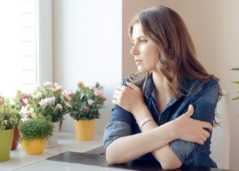 Σκλήρυνση κατά πλάκας: Γιατί κινδυνεύουν περισσότερο οι γυναίκες – Ορμόνες και άλλοι γυναικείοι παράγοντες