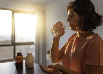 Ποιοι πρέπει να ΜΗΝ παίρνουν βιταμίνη Α: Όλες οι χρήσεις, οι παρενέργειες και οι προφυλάξεις για την βιταμίνη Α