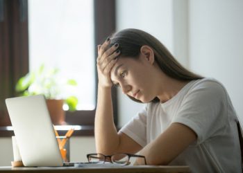Το σώμα σου εκπέμπει S.O.S. και εσύ οφείλεις να το ακούσεις.. όταν νιώθεις διαρκώς εξαντλημένη