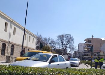 Τροχαίο ατύχημα με έναν τραυματία στο Μουσείο Τσιτσάνη