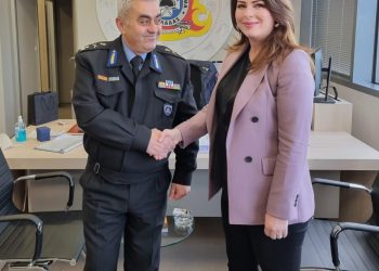 Η Παπακώστα στον αρχηγό της Πυροσβεστικής