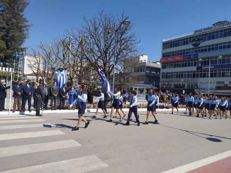 Με μεγαλοπρέπεια η παρέλαση σήμερα μετά από 2 χρόνια-Φωτογραφικά στιγμιότυπα