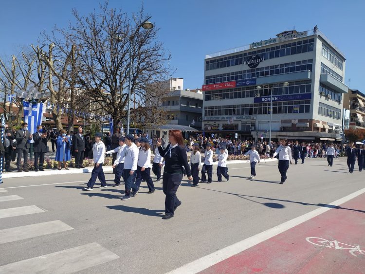 Με μεγαλοπρέπεια η παρέλαση σήμερα μετά από 2 χρόνια-Φωτογραφικά στιγμιότυπα