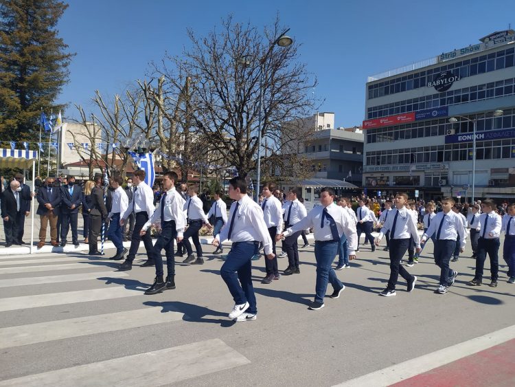 Με μεγαλοπρέπεια η παρέλαση σήμερα μετά από 2 χρόνια-Φωτογραφικά στιγμιότυπα