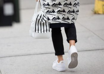 Normcore sneakers: Τα λάθη και οι σωστοί συνδυασμοί