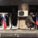 Υψώθηκε η ρωσική σημαία στη Μαριούπολη – «Μας απελευθερώσατε», λένε συγκινημένοι οι ρωσόφωνοι