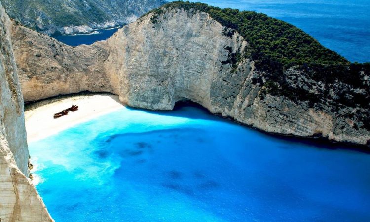Τιμώμενη χώρα η Ελλάδα στην Πολωνία και πρώτο βραβείο για το περίπτερο του ΕΟΤ στην Τσεχία