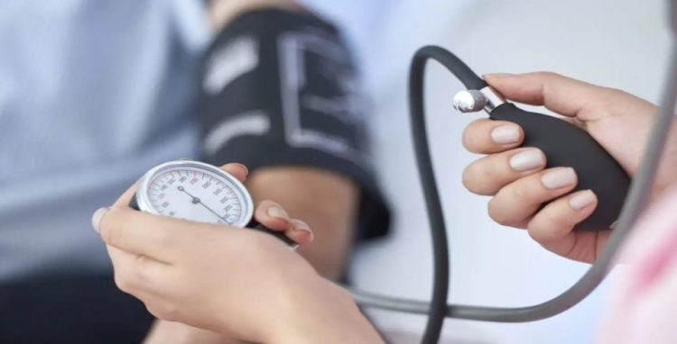 Υπέρταση: Το λάθος που όλοι κάνουν και επηρεάζει τη μέτρηση της πίεσης