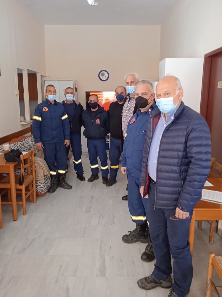 Επίσκεψη του ΚΚΕ στα τμήματα της Αστυνομίας και της Πυροσβεστικής