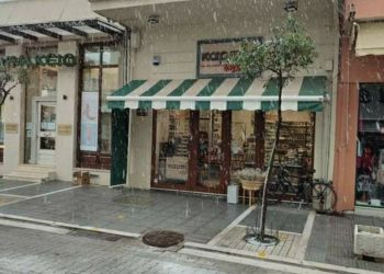 Με χιονόπτωση ξεκίνησε η μέρα στα Τρίκαλα