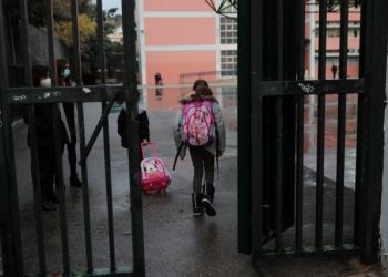 Επιτροπή: Μείωση των self test στα σχολεία – Τι εισηγήθηκε για τα γήπεδα