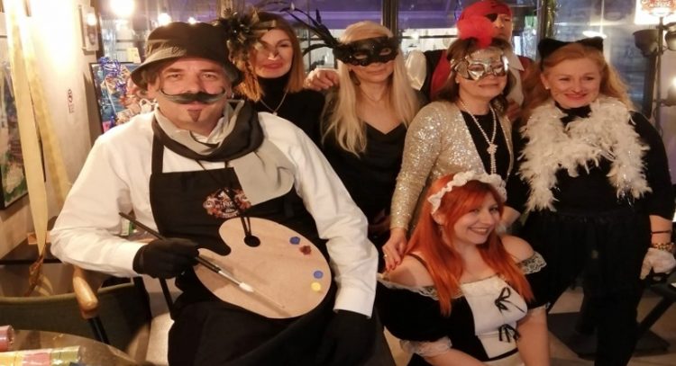 Απόκριες όπως παλιά έκαναν πολλοί Τρικαλινοί-Η παρέα που έκλεψε την παράσταση