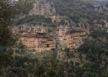 Το «λημέρι» του Θεόδωρου Κολοκοτρώνη και το κρυφό σχολείο δίπλα στο Λούσιο ποταμό (pics)