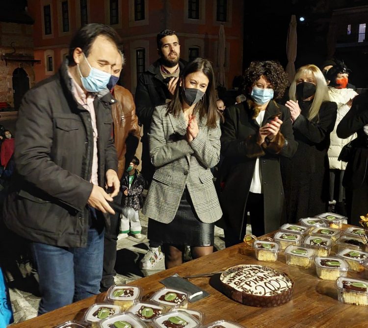 Σαν αποκριάτικη γιορτή η κοπή πίτας του Δημοτικού Θεάτρου Τρικάλων 