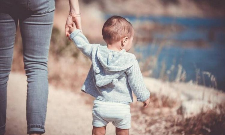 Επίδομα παιδιού Α21: Πότε πληρώνονται οι δικαιούχοι – Ποιοι θα πάρουν μιάμιση επιπλέον δόση