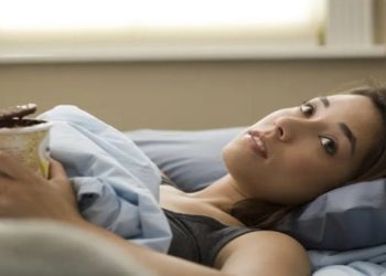 8 φαγητά που καλό είναι να μην τα βάλουμε στο στόμα μας πριν πέσουμε για ύπνο