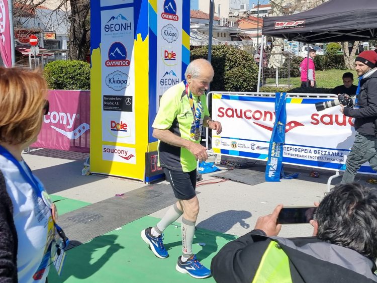 Ο 87χρονος Τρικαλινός Μαραθωνοδρόμος