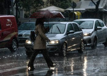 Καιρός: Επιδείνωση με βροχές και χιόνια τις επόμενες ώρες – Ποιες περιοχές επηρεάζονται