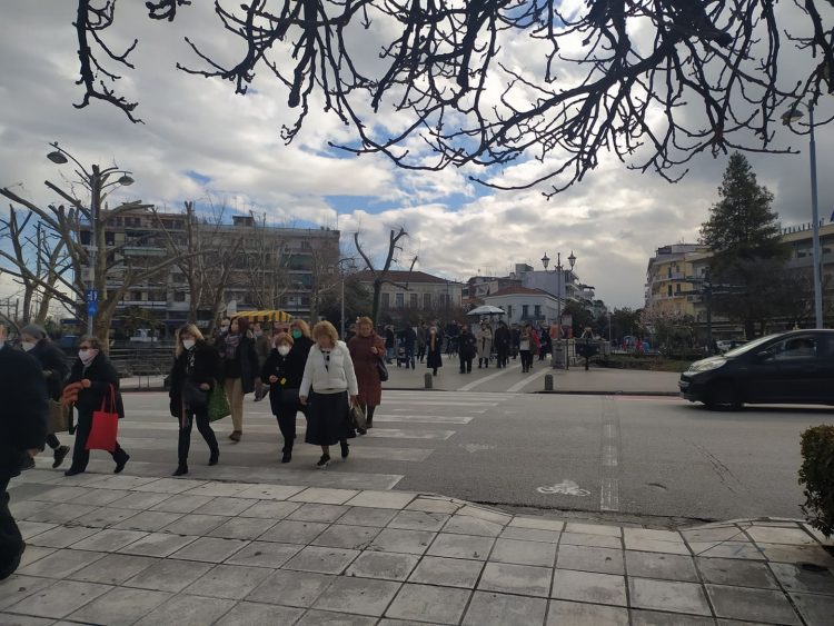 Τα Τρίκαλα προορισμός και τις Απόκριες-Πλημμύρισε η πόλη από επισκέπτες