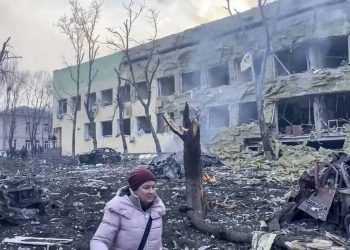 Τραγωδία στη Μαριούπολη: Σκοτώθηκε γυναίκα και το βρέφος της στον βομβαρδισμό του μαιευτηρίου