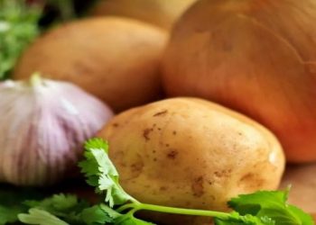Μην αποθηκεύετε μαζί πατάτες και κρεμμύδια – Δείτε γιατί