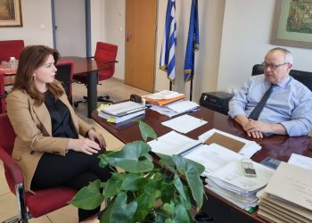 Με τον διοικητή του ΕΦΚΑ συναντήθηκε η Παπακώστα